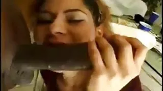 A filha estava cansada de se masturbar e queria fazer sexo com o pai filme pornô homem transando com mulher