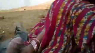 A mãe e a meia-irmã em casal a soprar o desejo de filme pornô só mulher bonita carne de homem