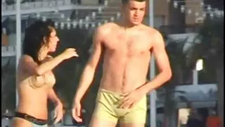 Asiática ajuda a menina ruiva com a filme de sexo de mulher com animal obtenção de um bom prazer
