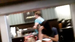 Filha fodida filme de pornô cachorro transando com mulher pelo pai na banheira enquanto a mãe toma banho