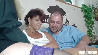 Mãe e filha filme pornô mulher transando com cachorro têm uma foda maravilhosa na cozinha em sessenta e nove posições