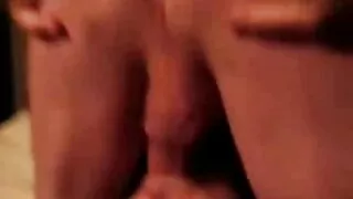 Lésbicas esfregando peitos suculentos filme pornô de homem e mulher e entregando-se a Cunnilingus