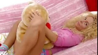 A morena acordou de manhã filme pornô da mulher dormindo e arranjou uma lavagem erótica