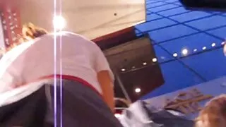 Oriental menina filme pornográfico mulher com cachorro com peludo frente fode compatriotas em todos os buracos