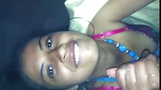 Linda morena se divertiu na cama com filme pornô mulher virgem dois homens