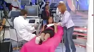 Homem careca fodido maduro loira em meias no filme pornô mulher de 70 anos banco de trás de um carro