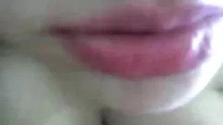 O filme pornô entre homem e mulher marido pôs a mulher madura À Canzana e fodeu-lhe o rabo na cama