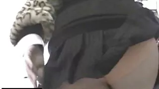 BDSM marido brinca com a mulher de estimação e os dedos dela sem filme pornô mulher transando em pé piedade