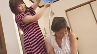 Morena envelhecida ajoelhou-se à frente de um homem filme pornô mulher transando com homem e saboreou um broche