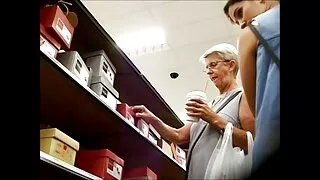 Em frente a filme pornô de mulher mulher theeb