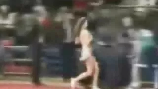Bonito russo morena tenta usar filme porno mulher comendo marido as pernas no sexo