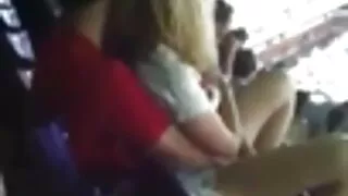 Jovem oriental jovem mulher é exausto filme pornográfico duas mulheres e um homem por Hábil Cunnilingus