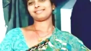 Mulher forçada a masturbar-se a filme pornô só com mulher gostosa pila do marido na cama até vir