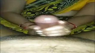Nu Latina se masturbando com filme de pornô de mulher grávida vibrador no quarto vermelho