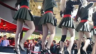 A filha excitou o pai com um aquecimento desportivo filme pornô mulher transando com dois homens e rendeu-se a ele fervorosamente