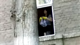 Slender lésbicas quero filme de pornô mulher transando com cachorro acariciar uns aos outros sobre a mesa de massagem
