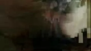 Ela enfiou a mão na calcinha e despiu-se para se filme de pornô mulher com masturbar