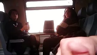 Ela levantou a saia na frente da câmera e começou a acariciar eu quero mulher pornô intensamente sua vagina