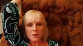 Os negros começaram um gang-bang com um enorme orgasmo no ver filme pornô de mulher final